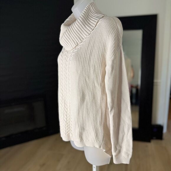 Banana Republic Cable-Knit Turtleneck Sweater. Size Small - Picture 3 of 10